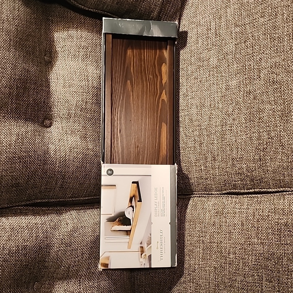Display ledge